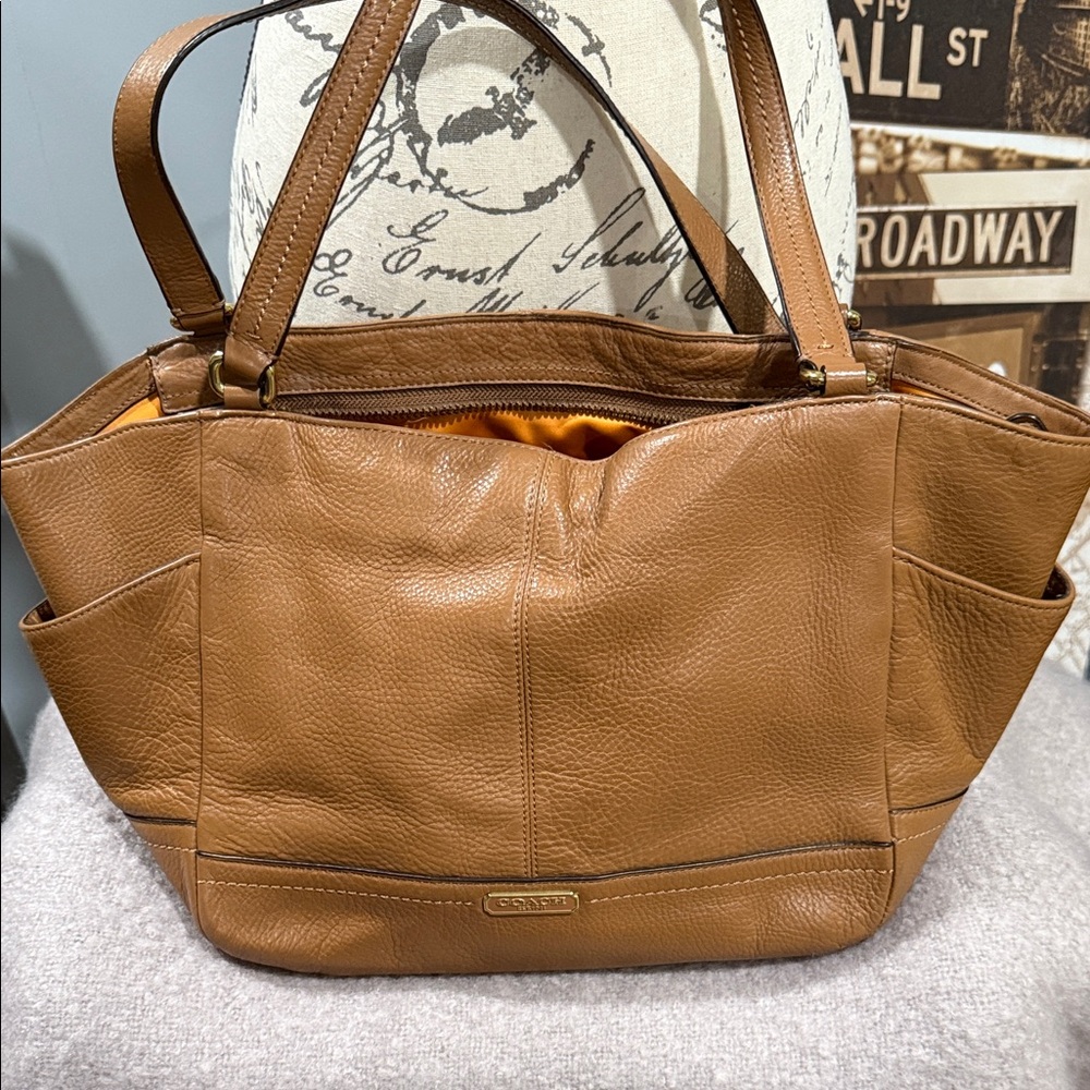 COACH Carrie shoulder bag
